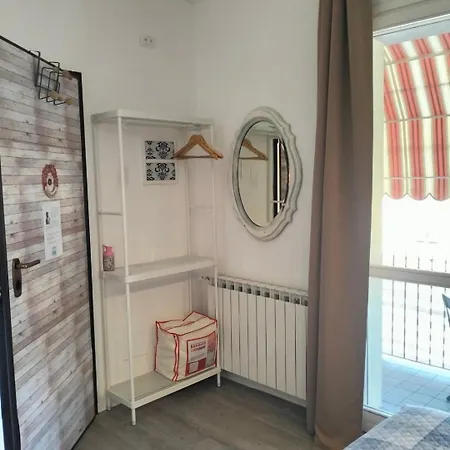 Chez Nous Πανσιόν Λα Σπέτσια